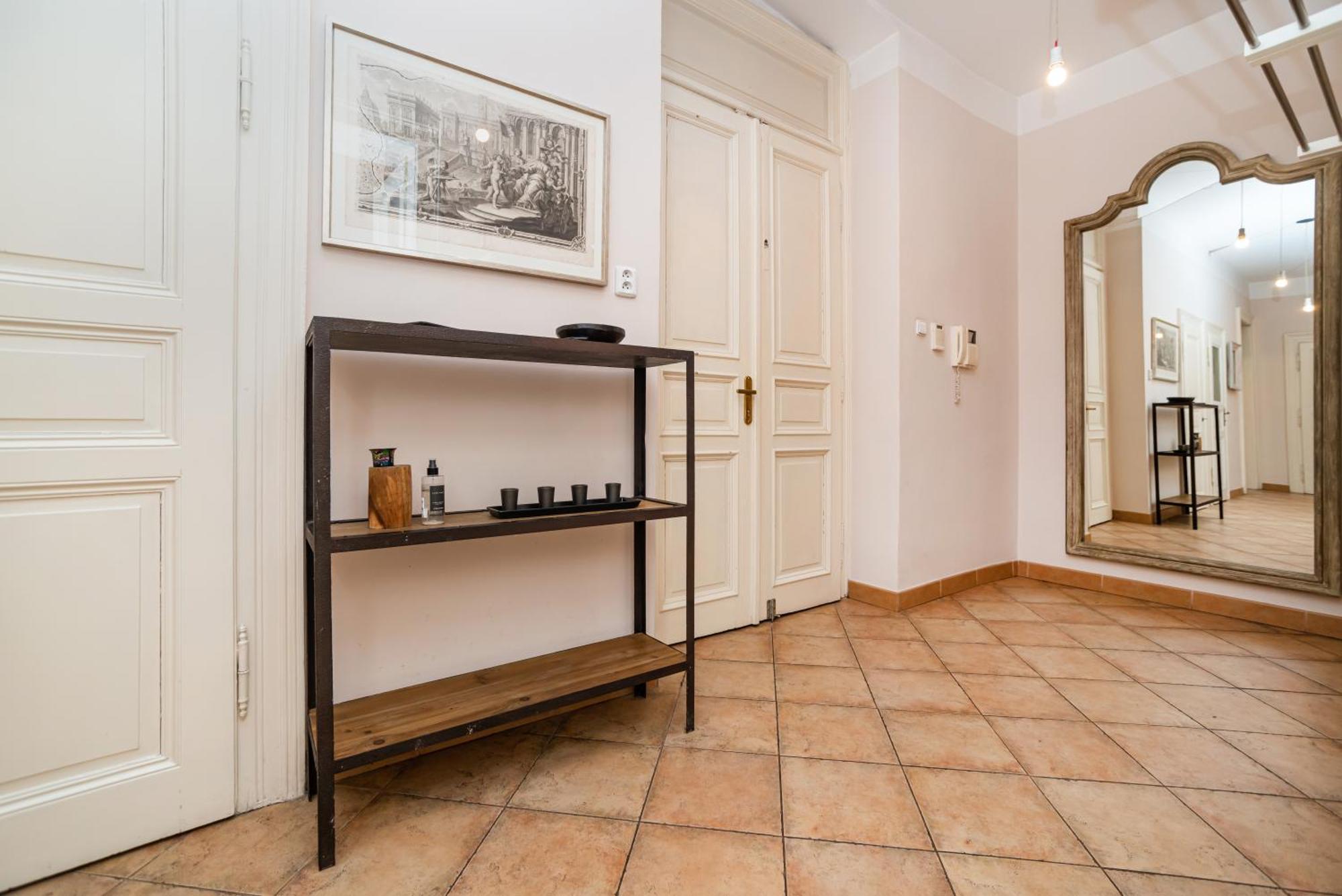 Large And Modern Apartment In The Heart Of Praha Eksteriør bilde
