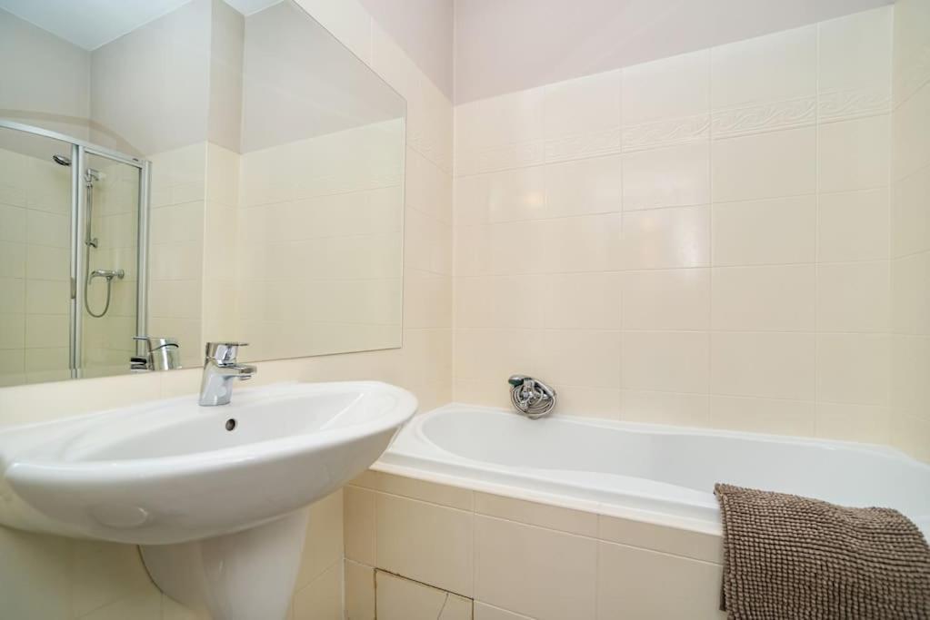 Large And Modern Apartment In The Heart Of Praha Eksteriør bilde