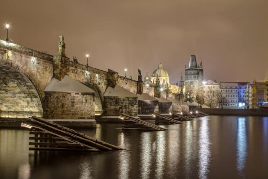 Large And Modern Apartment In The Heart Of Praha Eksteriør bilde