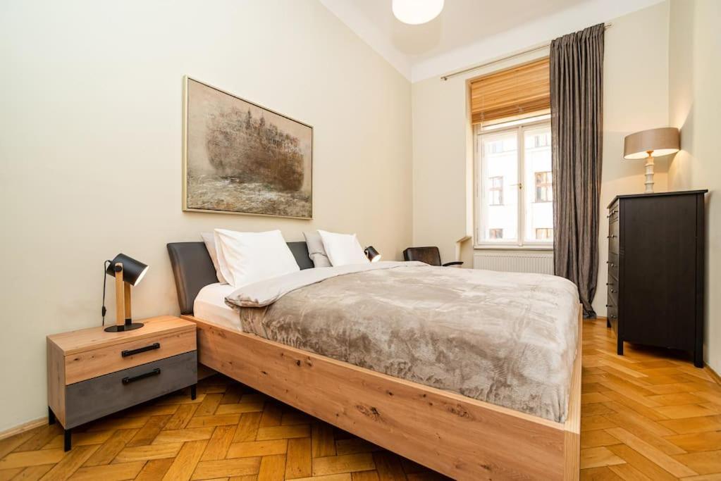 Large And Modern Apartment In The Heart Of Praha Eksteriør bilde