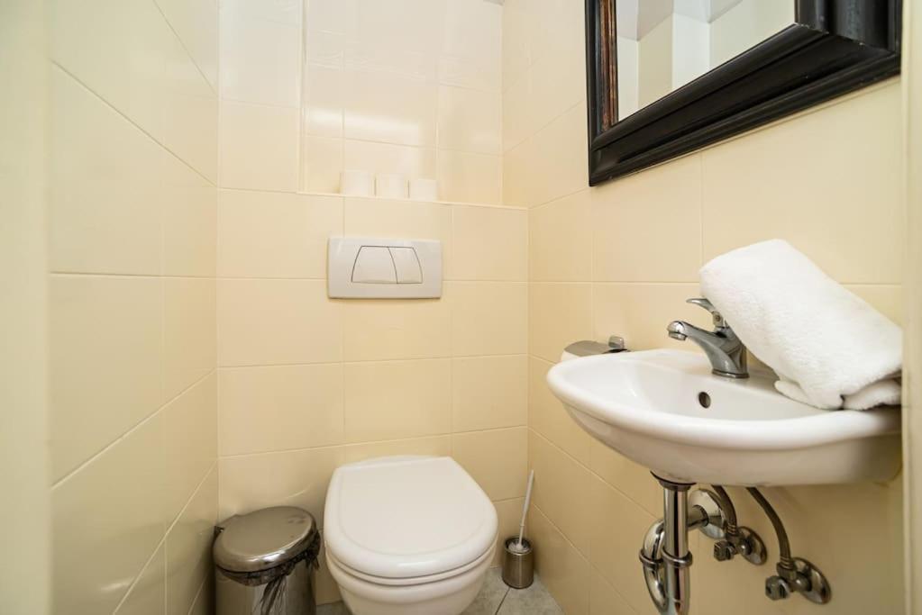 Large And Modern Apartment In The Heart Of Praha Eksteriør bilde
