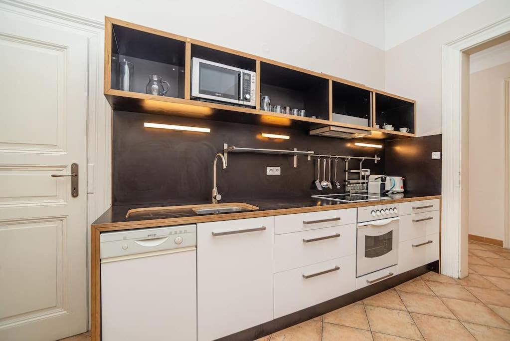 Large And Modern Apartment In The Heart Of Praha Eksteriør bilde