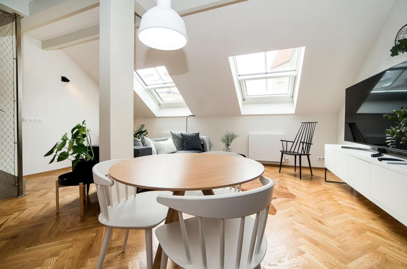 Large And Modern Apartment In The Heart Of Praha Eksteriør bilde