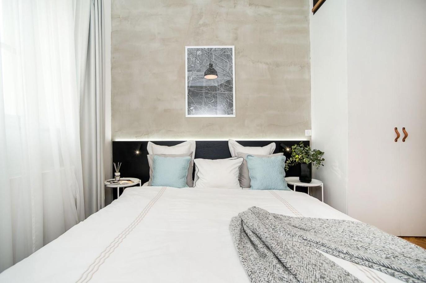 Large And Modern Apartment In The Heart Of Praha Eksteriør bilde